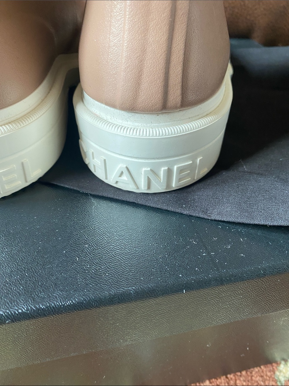 NEW CHANEL Blush Pink and Cream Tall Logo Rain Boots 2025 Collection Size 38 - Picture 5 of 9